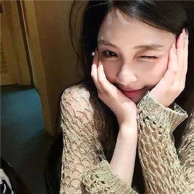 三个摩登女性